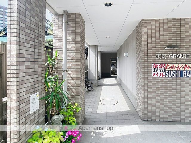 英町グランデの玄関写真