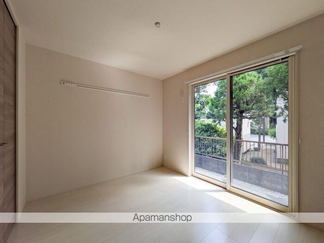 新座市 2階建 築8年の内装写真