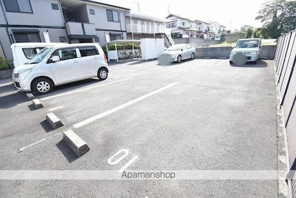 シャンブル[2LDK/53.76m2]の駐車場