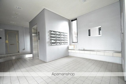 レーベンコートＢ棟[2LDK/57.61m2]のエントランス