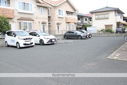 メゾンドフルール　Ｂ棟[2LDK/60.87m2]の駐車場