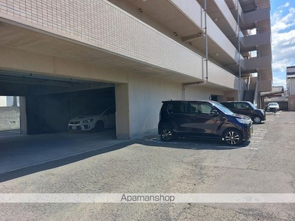 愛媛県松山市高岡町[1LDK/40.51m2]の駐車場1