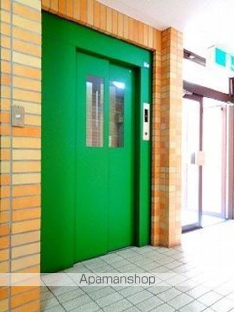 東京都世田谷区弦巻３丁目[3DK/56.7m2]のエントランス1