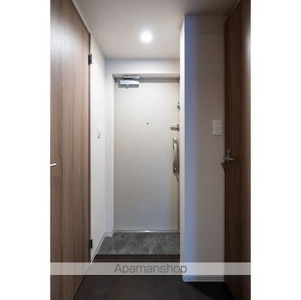 ウェルスクエア西新宿五丁目[2LDK/44.37m2]の玄関