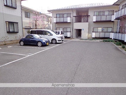 長野県松本市筑摩３丁目[2LDK/52.8m2]の駐車場1