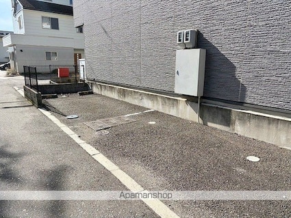 レオパレススターブライト[1K/20.81m2]の駐車場1