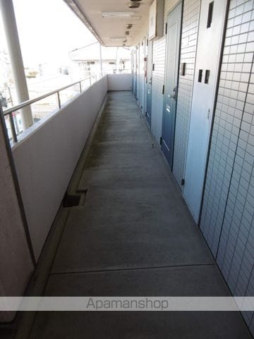 仙台市地下鉄東西線 六丁の目駅 徒歩4分 4階建 築35年の玄関写真