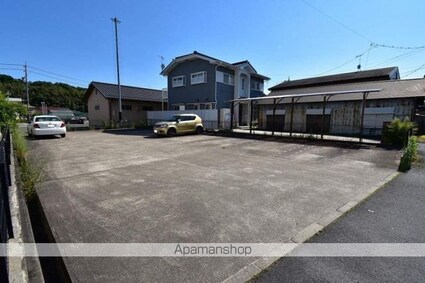 ドミール[1K/26.77m2]の駐車場1