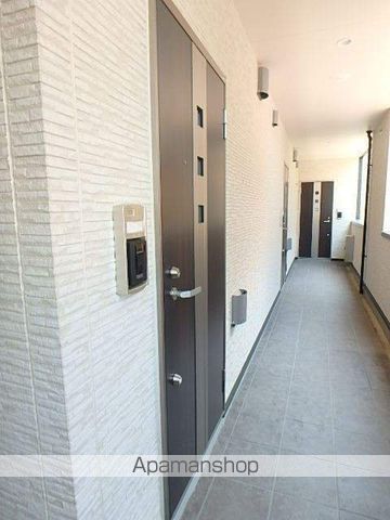 埼玉新都市交通 鉄道博物館（大成）駅 徒歩5分 3階建 築8年の玄関写真
