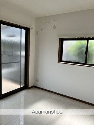 辻貸家　皆実町[3LDK/68m2]のリビング・居間2