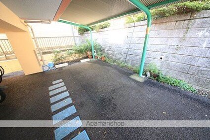 ウインドスペイス[1R/22.58m2]の駐車場