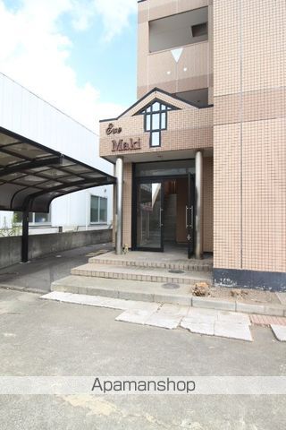 イブ・マキの玄関写真
