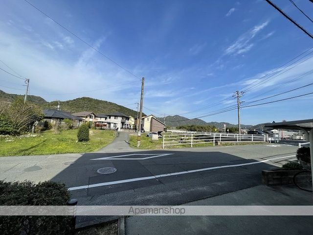 レオパレスメゾンドゥトロッポの玄関写真