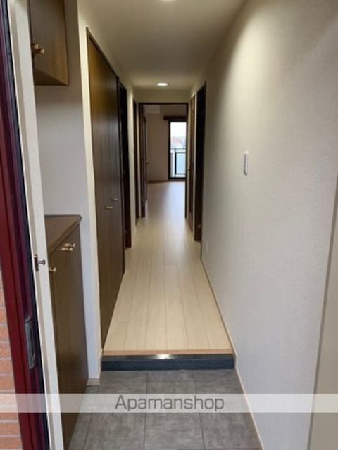 東京都三鷹市下連雀７丁目[3LDK/70.2m2]の玄関