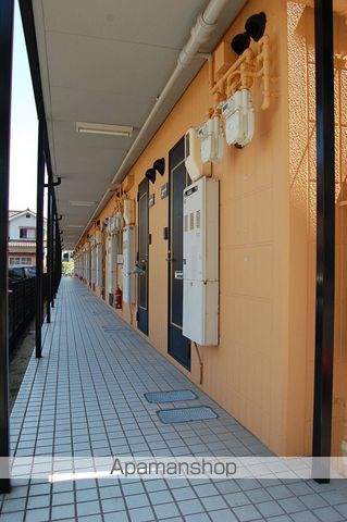 クレスト中町の玄関写真