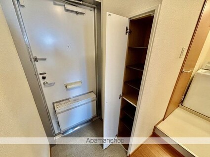 レオパレスレザン　かたおか[1K/23.18m2]の玄関