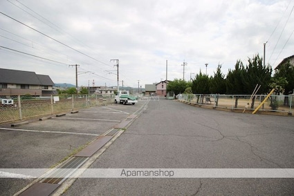 メゾンシーサイド[1K/25m2]の駐車場