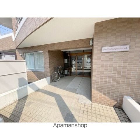 ラークヒルズマンションの玄関写真