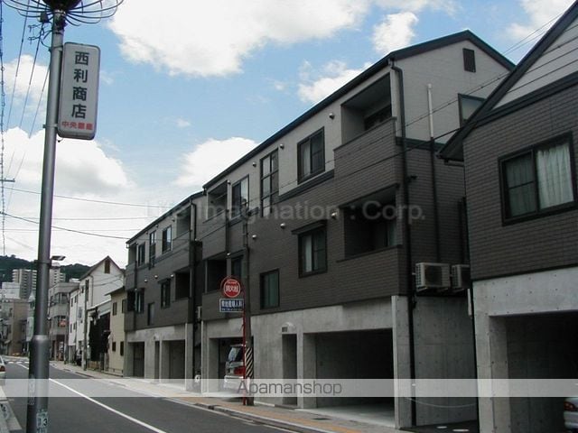 メゾンシャルマントロワの外観写真