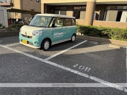 ピュアＩＮＮ２１[3LDK/61.05m2]の駐車場