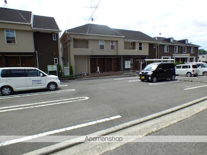 ラ　ポルト　ドゥ　ドゥマン　Ⅰ[2LDK/55.81m2]の駐車場