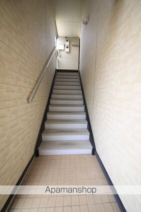 レオパレス多摩百草[1K/19.87m2]のエントランス