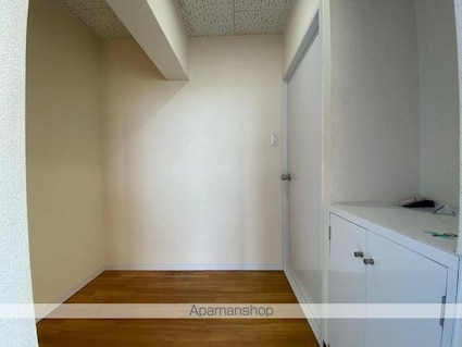 ヴィラ・アンソレイエ寺井町[3LDK/74.66m2]の玄関