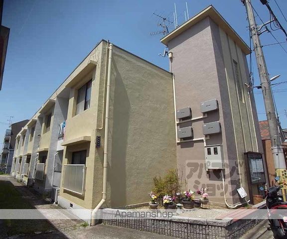 稲荷マンションの外観写真