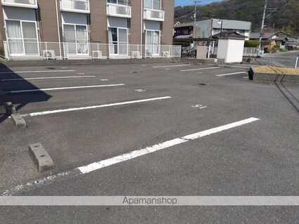 香川県綾歌郡宇多津町新開[1K/22.7m2]の駐車場1