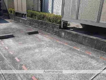 シュティル　ブリーゼ[1LDK/33.34m2]の駐車場