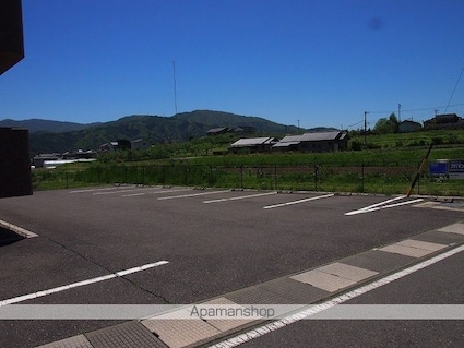 ブレインイケガミ[3DK/56.76m2]の駐車場1