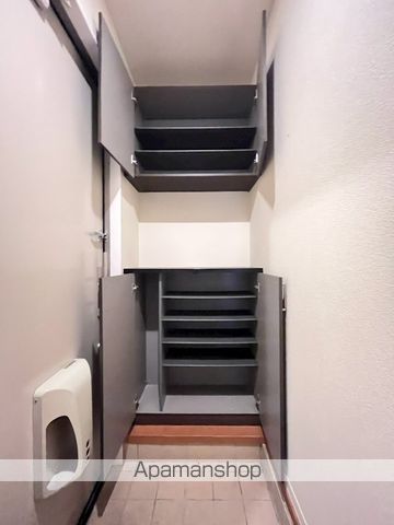 LAURIER EASTの内装写真