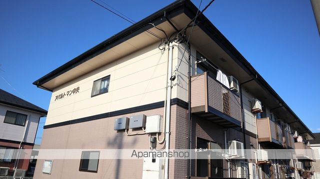 アパルトマン中央の玄関写真