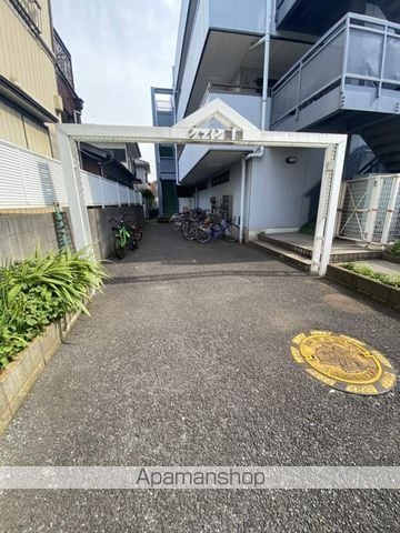 シャイン関根の玄関写真