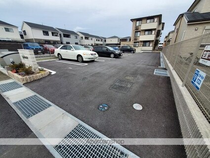 すずらん彦根[2K/44.46m2]の駐車場