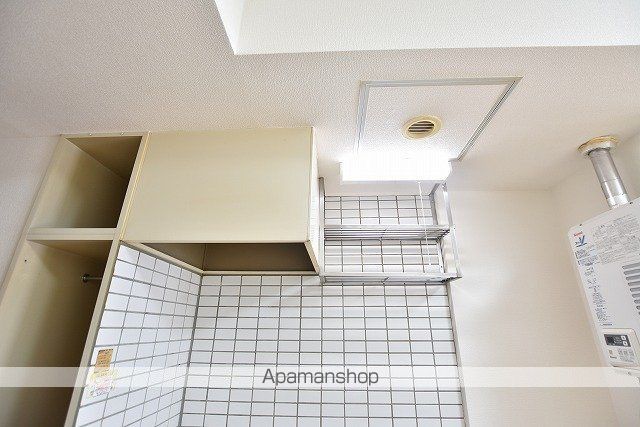 クリスタルハイツの内装写真