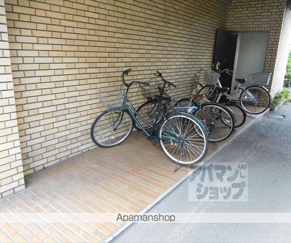 シャトルさわだの玄関写真