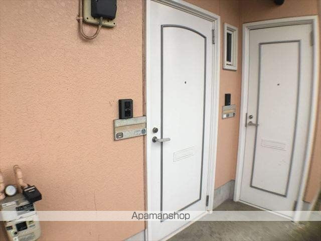 グランドヒル岡上Bの玄関写真