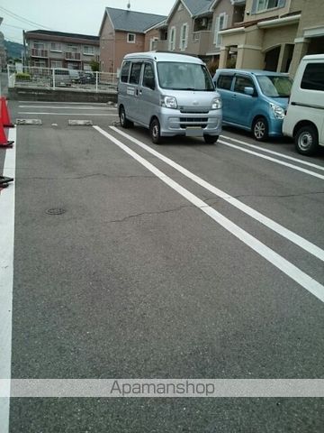 ラ・ローザ[2LDK/56.2m2]の駐車場