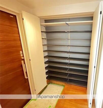 豊玉北１丁目貸家Ａ棟[3LDK/84.45m2]の玄関