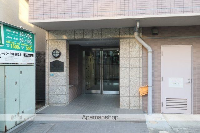 メインステージ中野坂上の玄関写真