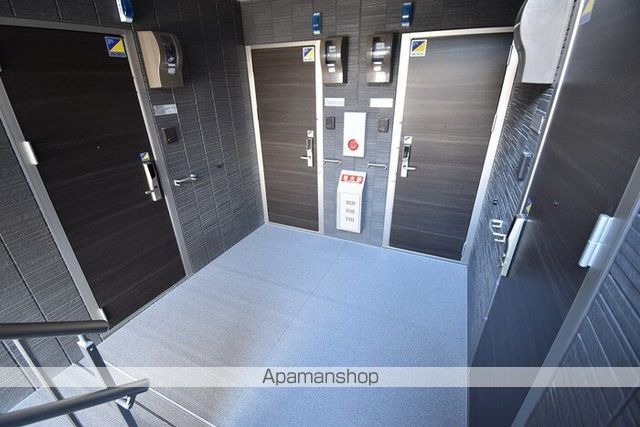 ユニヴェール B棟の玄関写真