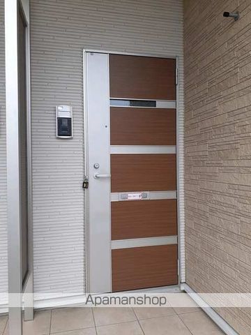 クレセント IIの玄関写真