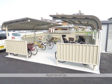 滋賀県栗東市中沢２丁目[2LDK/57.91m2]の共用部1