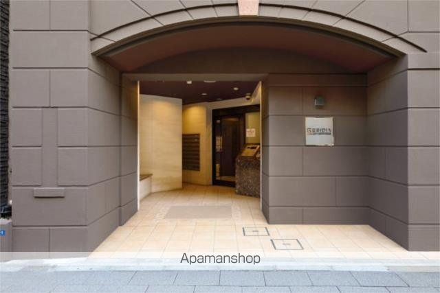 レジディア神田東の玄関写真