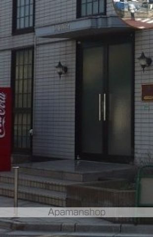 レオパレスメイプルハイム高野台1号館の玄関写真