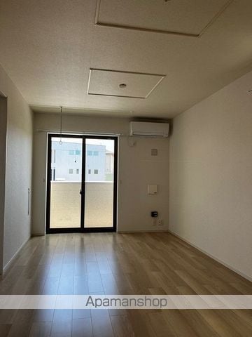 サングランスの内装写真