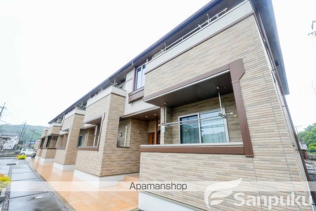 伊予鉄道横河原線 いよ立花駅 バス乗車時間：17分 最寄りバス停で下車 徒歩2分 2階建 築9年の外観写真