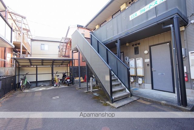 ロス クルードスの玄関写真