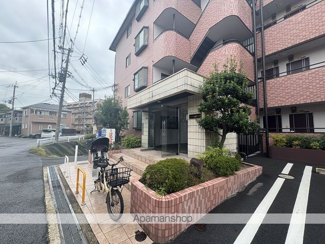 シャンテー香里ヶ丘IIIの玄関写真